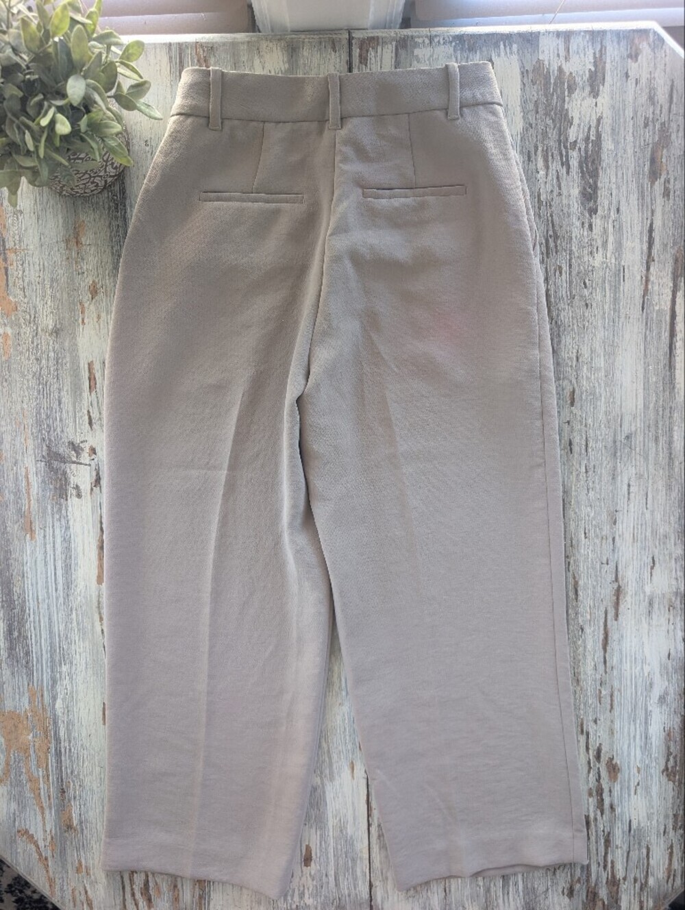 Aritzia The Effortless Pant Cropped Crepette Taupe Women's 4 - Picture 8 of 8
